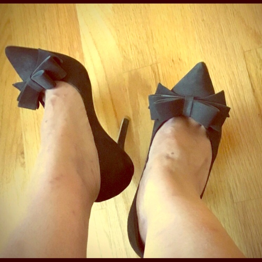 Steven by Steve Madden now-front suede pumps